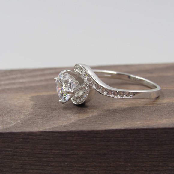 Size 7.75 Sterling Brilliant CZ Diamond Band Ring - Picture 2 of 8